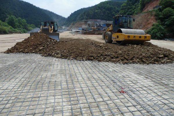在高速公路修建時(shí)鋪設(shè)鋼塑土工格柵能起到什么作用呢？  第3張