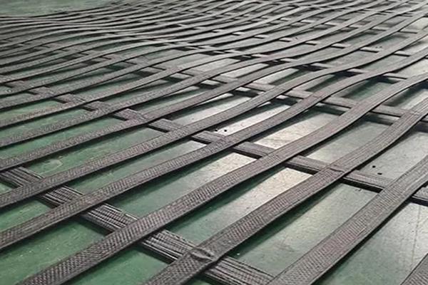 高韌性聚酯紗線集束土工格柵與玻纖格柵的區(qū)別  第1張