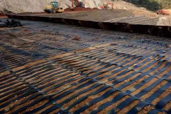 怎么提高高韌性聚酯紗線集束土工格柵的耐熱性  第3張