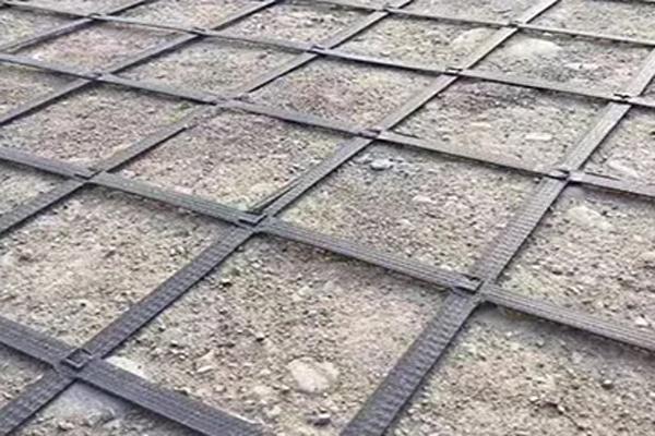 高韌性聚酯紗線集束土工格柵與高強(qiáng)聚酯纖維柔性網(wǎng)有哪些不同  第3張