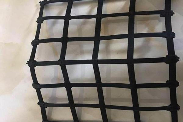 高韌性聚酯紗線集束土工格柵與高強(qiáng)聚酯纖維柔性網(wǎng)有哪些不同  第2張