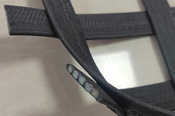 高韌性聚酯紗線集束土工格柵與聚酯經(jīng)編滌綸土工格柵的區(qū)別  第3張