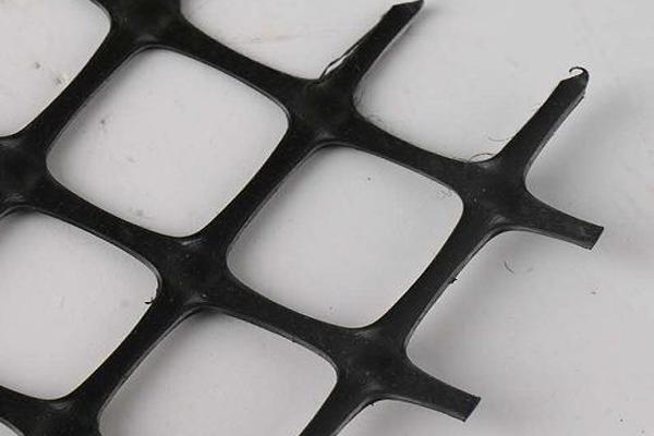 土工格柵如何選？高韌性聚酯紗線集束土工格柵VS傳統(tǒng)塑料格柵對比測評  第2張