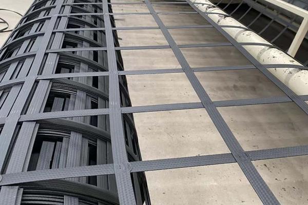 土工格柵是縱向鋪還是橫向鋪  第1張