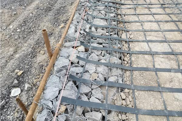 高韌性聚酯紗線集束土工格柵可以和什么材料搭配使用  第2張